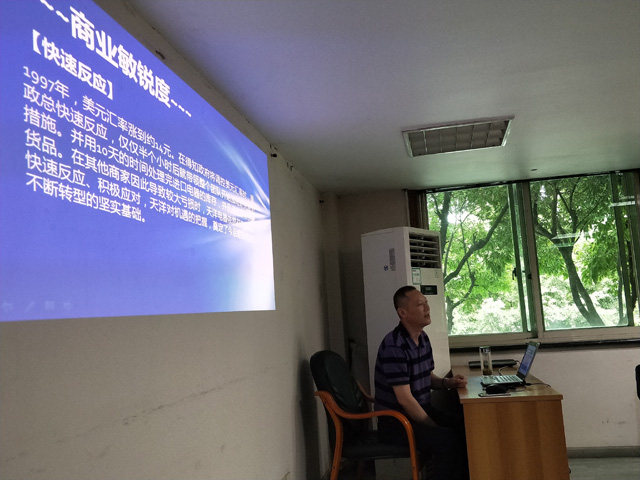 學(xué)習(xí)周政總艱苦創(chuàng)業(yè)精神座談?dòng)懻摃?huì)(圖3) 學(xué)習(xí)周政總艱苦創(chuàng)業(yè)精神座談?dòng)懻摃?huì)(圖3)