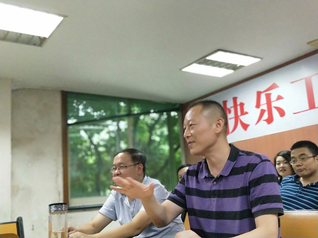 學(xué)習(xí)周政總艱苦創(chuàng)業(yè)精神座談?dòng)懻摃?huì)(圖5) 學(xué)習(xí)周政總艱苦創(chuàng)業(yè)精神座談?dòng)懻摃?huì)(圖5)